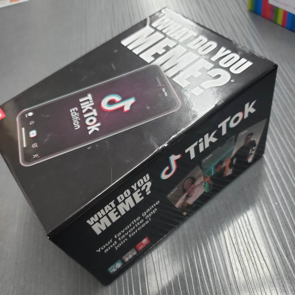 What Do You Meme? Tik Tok Edition for Family & Friends Game Night AS IS